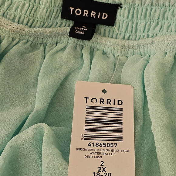 Torrid Embroidered Crinkle Chiffon Crochet Lace Trim Tank Size 2X - Picture 8 of 10